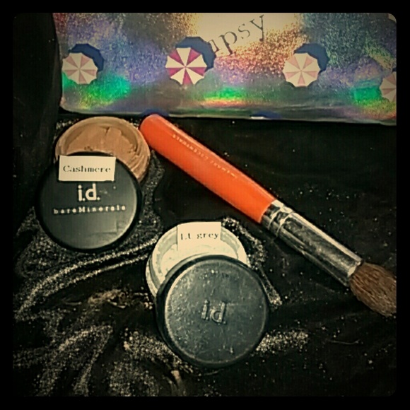 Bare Minerals Eyeshadows with ID Bare Escentuals - Picture 1 of 4
