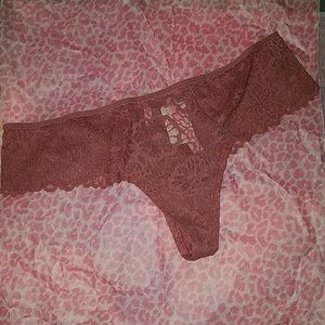 Extra low rise floral lace cheekster