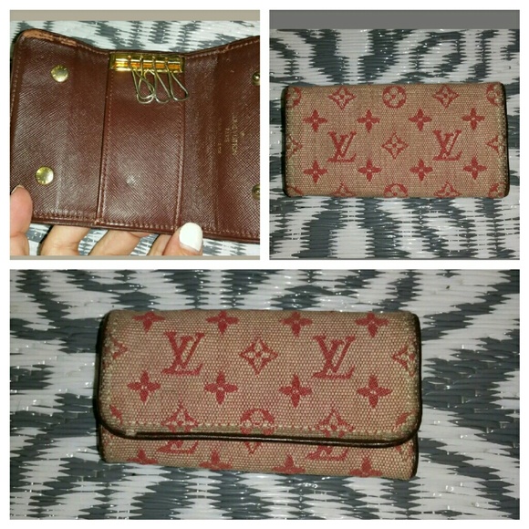 Louis vuitton pink/red key holder