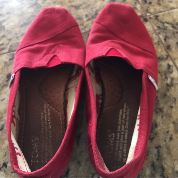 Women's sz 6.5 Toms