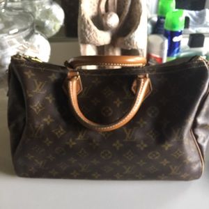 Authentic Louis Vuitton Speedy 30 monogram RESERVE