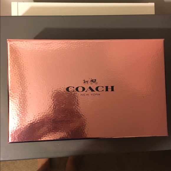 Brown coach wristlet clutch. Excellent condition!! - Picture 2 of 4