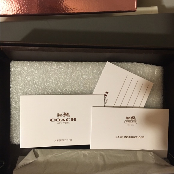 Brown coach wristlet clutch. Excellent condition!! - Picture 3 of 4