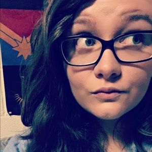 Meet your Posher, Alexis