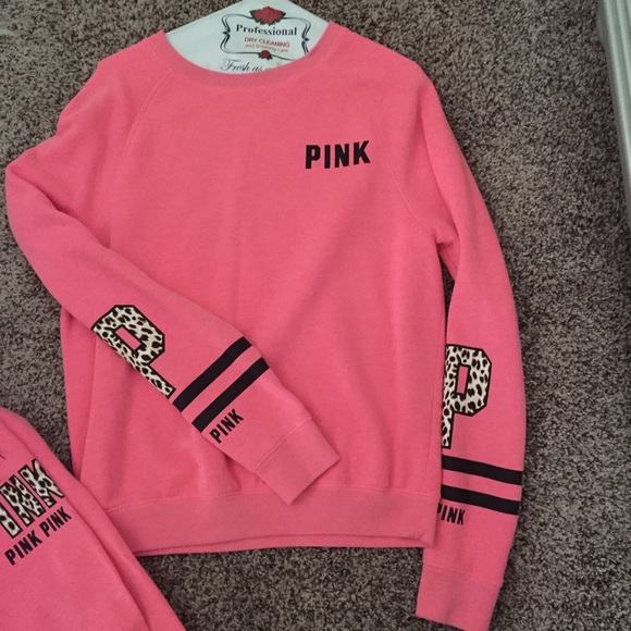 SOLD New worn once whole suite - Picture 1 of 3
