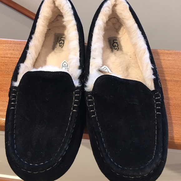 Ugg slippers. Only work a couple times.