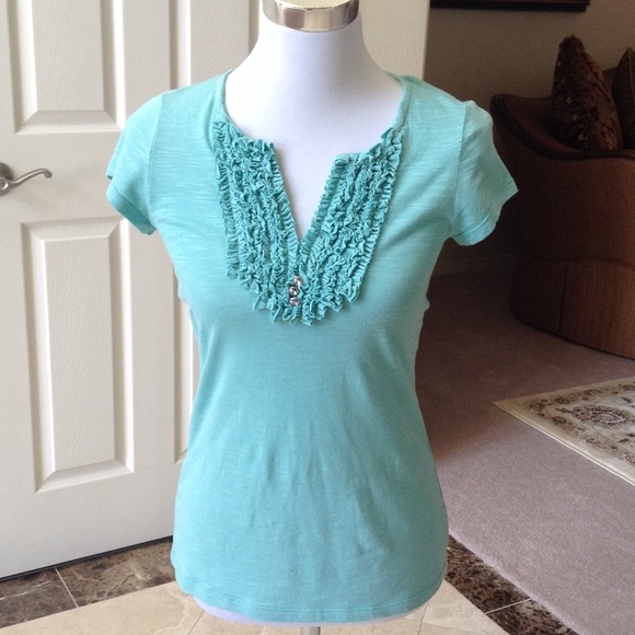 BRAND NEW KINT TOP WITH RUFFLE ON THE FRONT