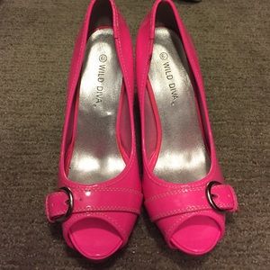 Hot pink pumps!