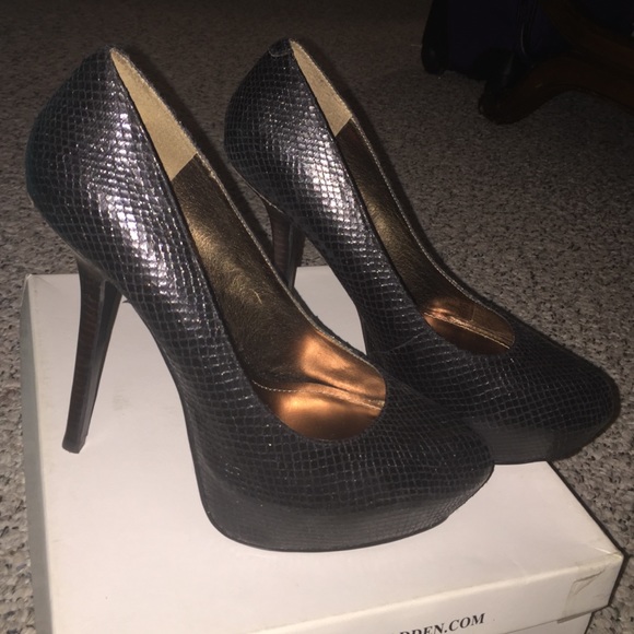 Steve Madden snake skin pumps - Picture 3 of 3
