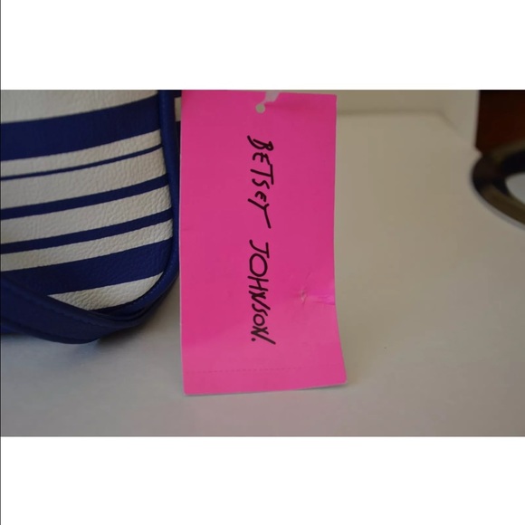 Betsey Johnson Crossbody Navy Camera Bag - Picture 4 of 4