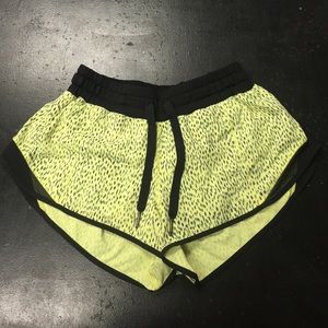 NWOT lululemon Hotty Hot Shorts sz 6