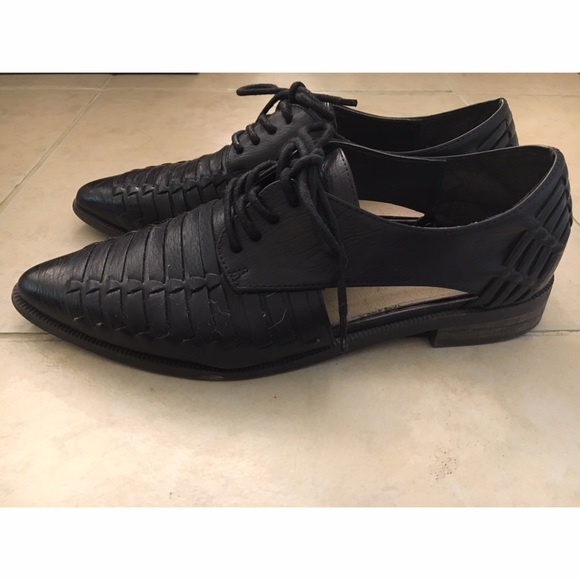 ‼️FINAL LOWEST PRICE ‼️Forever 21 Weaved Oxfords - Picture 2 of 4