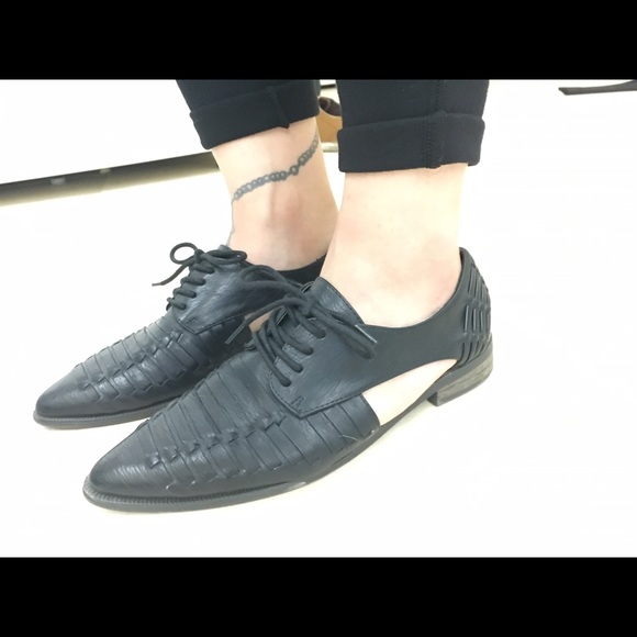 ‼️FINAL LOWEST PRICE ‼️Forever 21 Weaved Oxfords - Picture 4 of 4