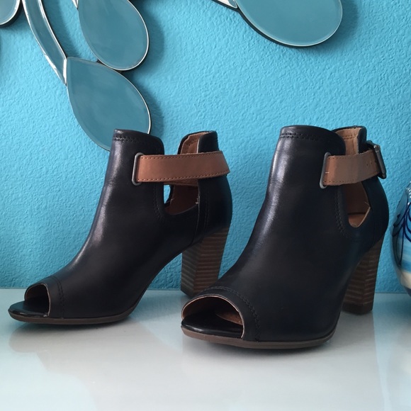 Navy Leather Clarks Peeptoe Boots - Size 5.5