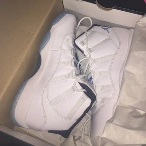 Air Jordan Retro 11s White Light blue size 5Y NEW