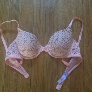 NWOT Victoria secret lined Demi peach bra!