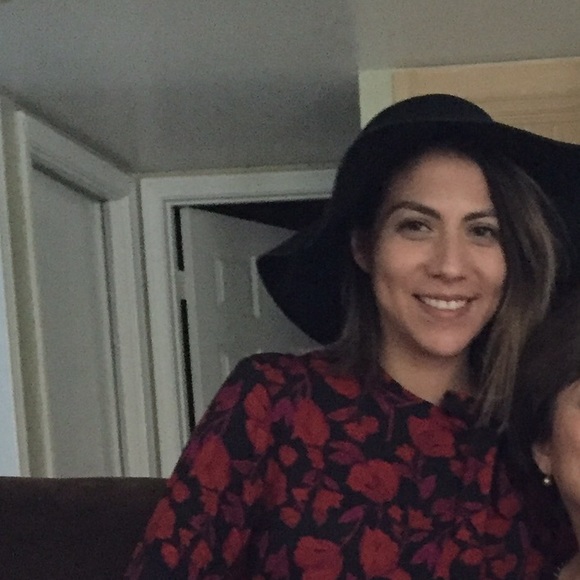 Meet your Posher, Claudia