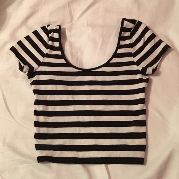 black and white crop top