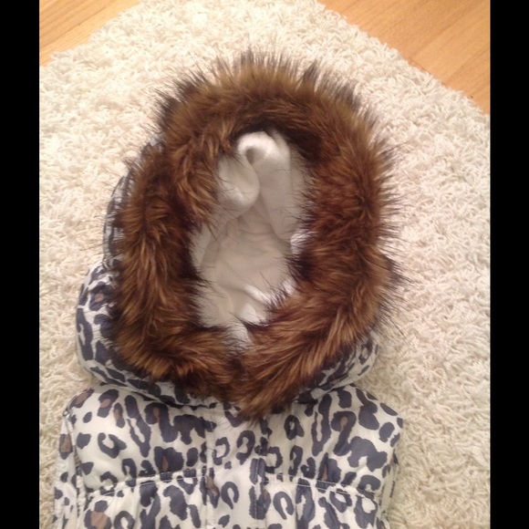 Girls Old Navy fleece lined vest fur hood animal print sz Large - Picture 3 of 3