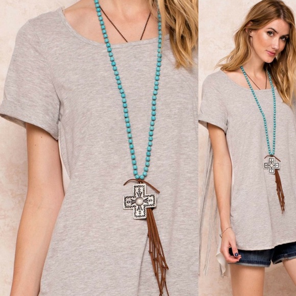 👉LAST ONE👈Roll Up Sleeve Fringe Back Top - Picture 2 of 2