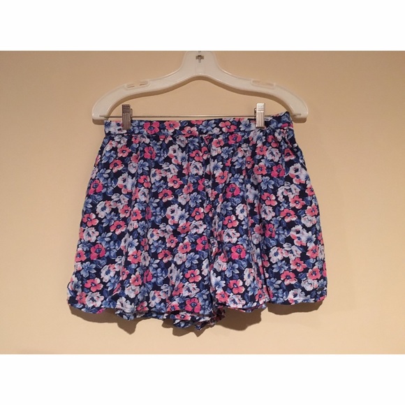 🌷SALE🌷NWOT! Hollister Floral Shorts