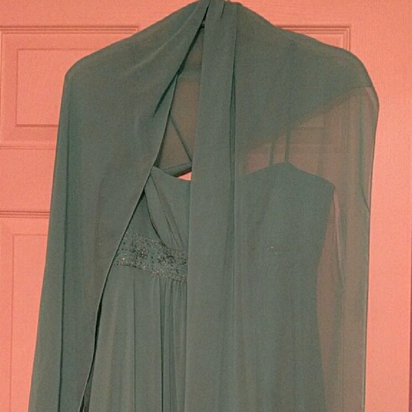 Elegant Prom Dress - Picture 3 of 4