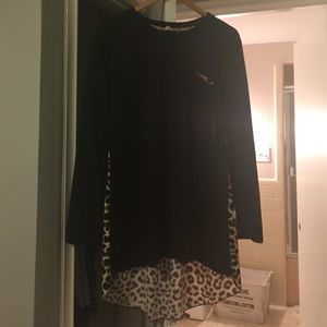 A black jersey shirt with cheers detail!