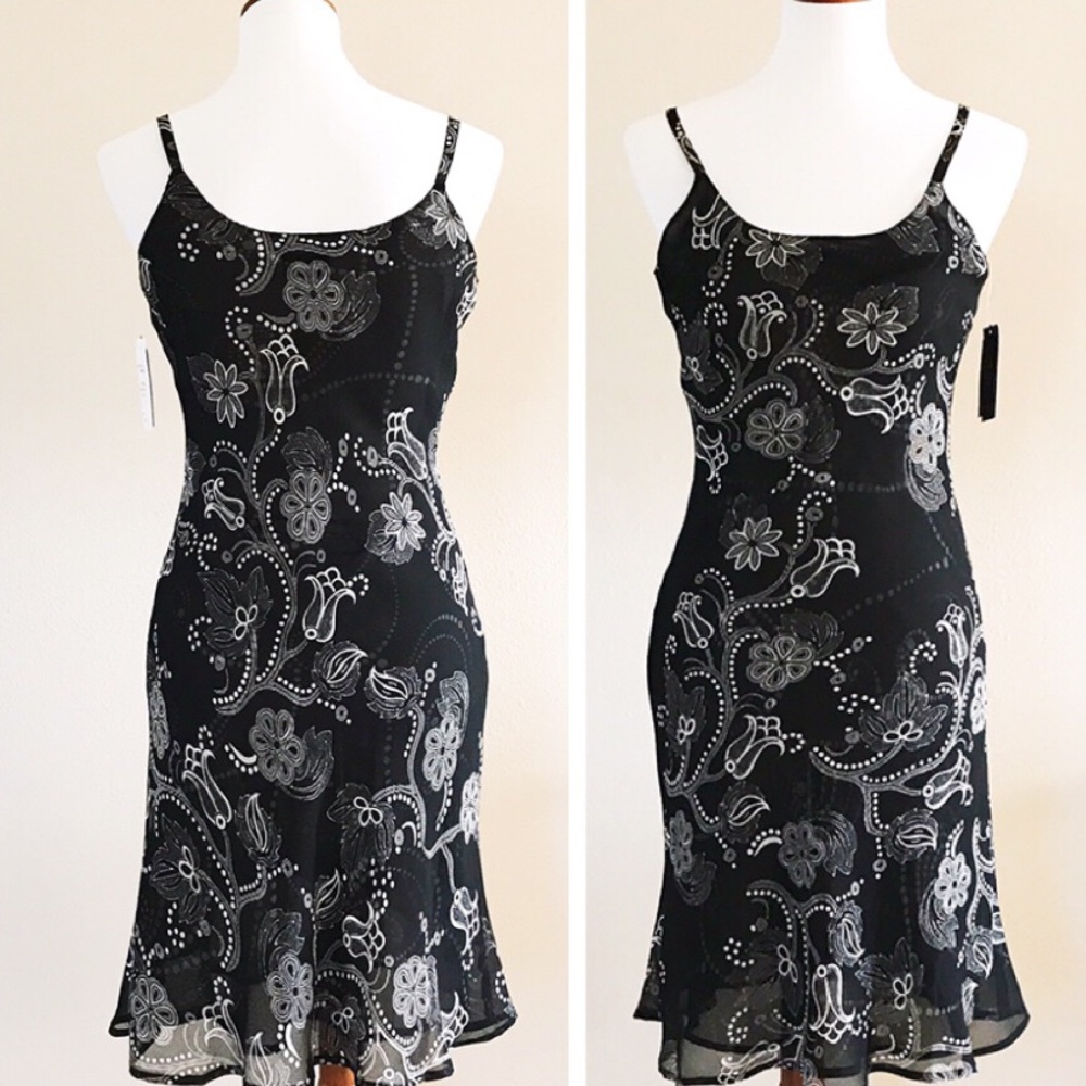 Jasmine reversible Chiffon dress. - Picture 2 of 5