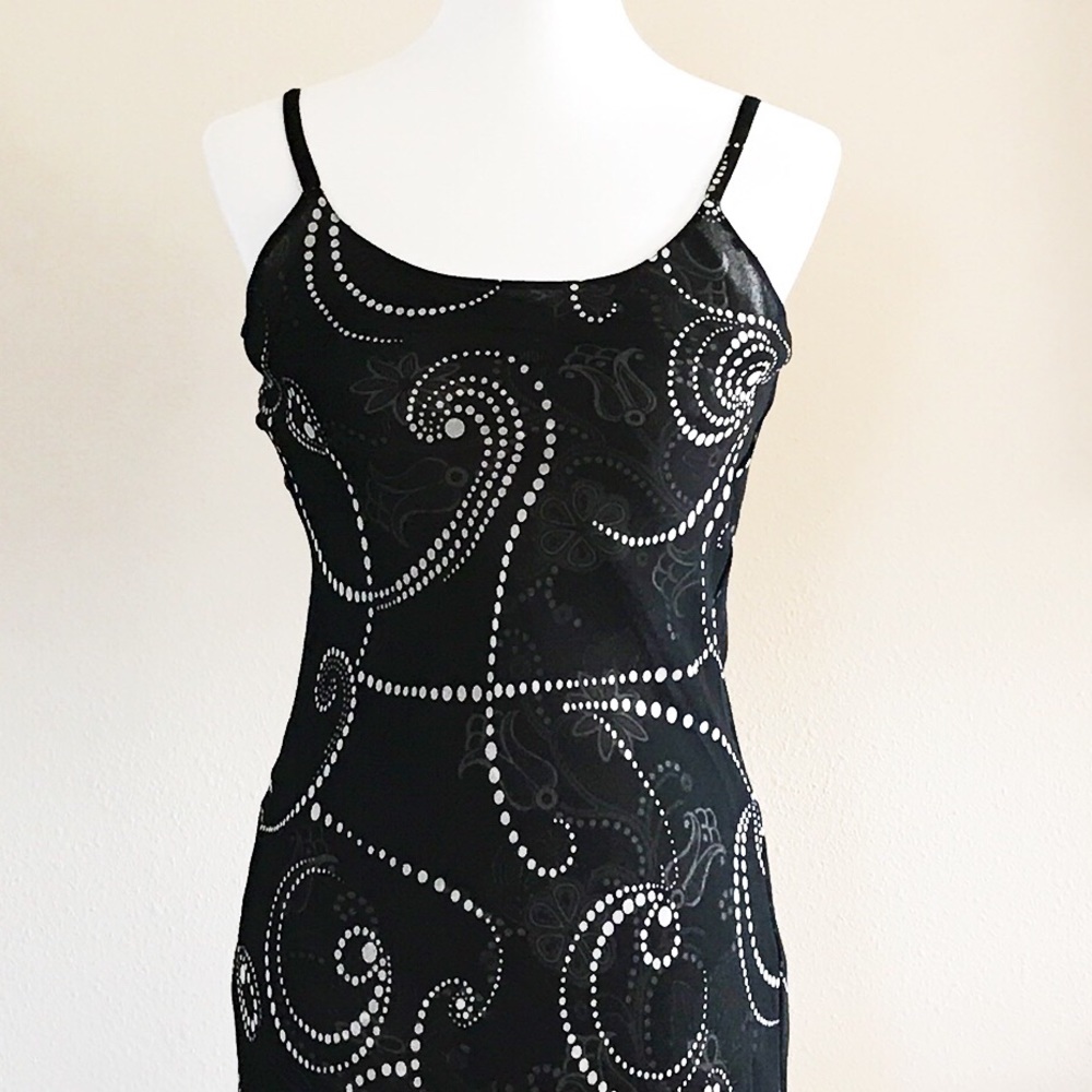 Jasmine reversible Chiffon dress. - Picture 3 of 5