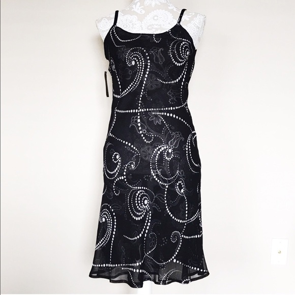 Jasmine reversible Chiffon dress. - Picture 4 of 5