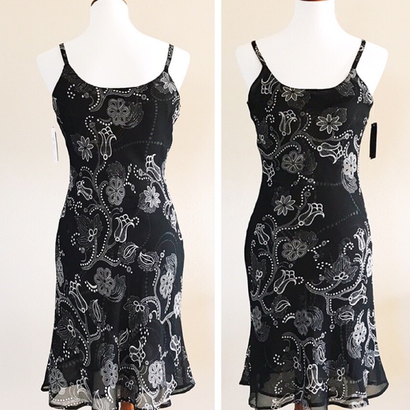 Jasmine reversible Chiffon dress. - Picture 2 of 5