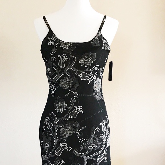 Jasmine reversible Chiffon dress. - Picture 5 of 5