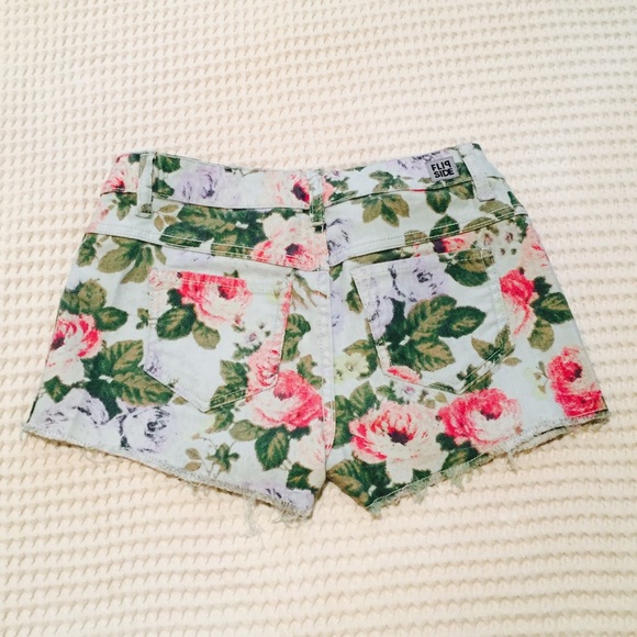Flip side Reversible Shorts - Picture 2 of 4