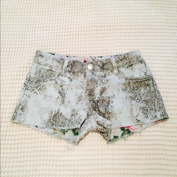 Flip side Reversible Shorts - Picture 3 of 4