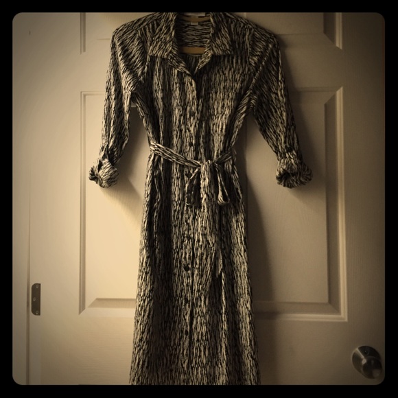 Super chic Motherhood Maternity shirtdress