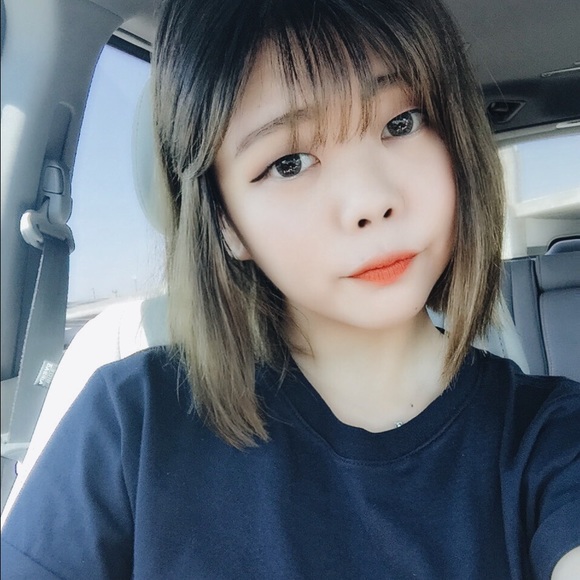 Meet your Posher, Heejin - Picture 1 of 1