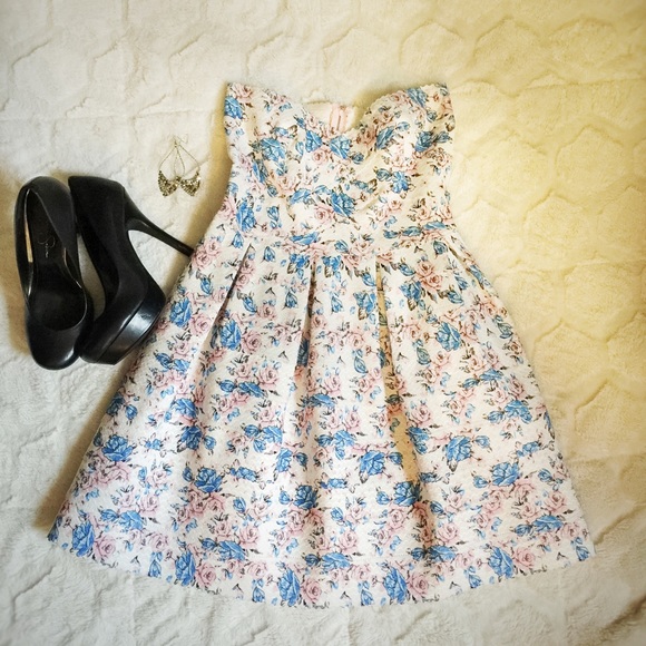 Cute strapless floral dress