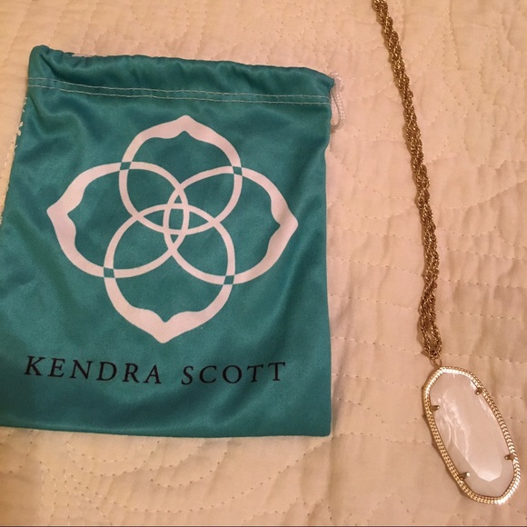 Kendra Scott Rae necklace. Mother of pearl
