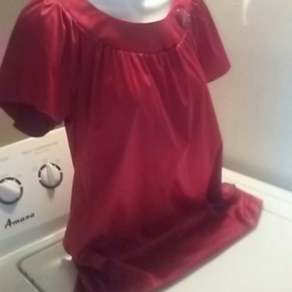 Candy  red top - Picture 3 of 3