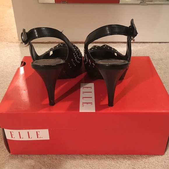 Elle Maddy Black peekaboo gold studded pumps - Picture 4 of 4