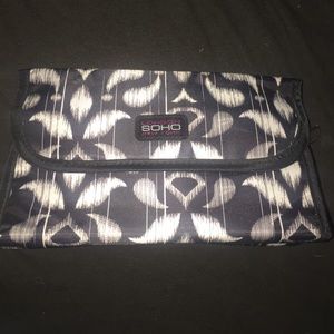 COMPACT ON THE GO MAKEUP BAG !