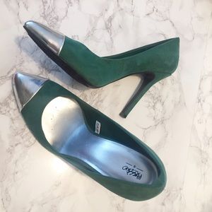 Suede forest green cap toe heels🌳