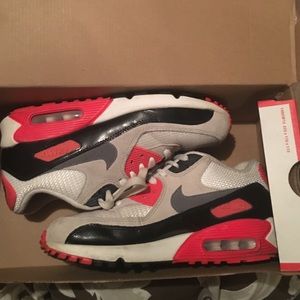Nike air maxes