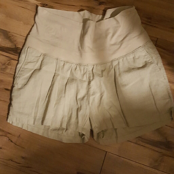 Old navy maternity khaki shorts