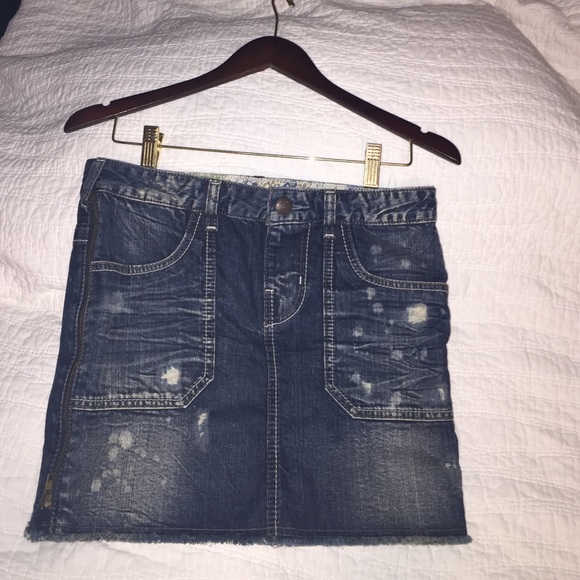 Super sexy Guess jean skirt zippers on both sides