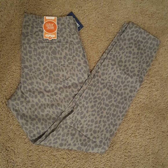 Leopard print skinny jeans. NWT