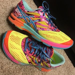 💥I LOVE OFFERS💥Woman's Asics!!! Great Cond.