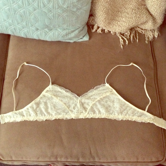 Urban Outfitters Creme Bralette 💛