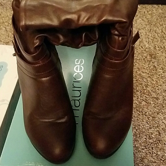 Below the knee wide heel boot. - Picture 3 of 4