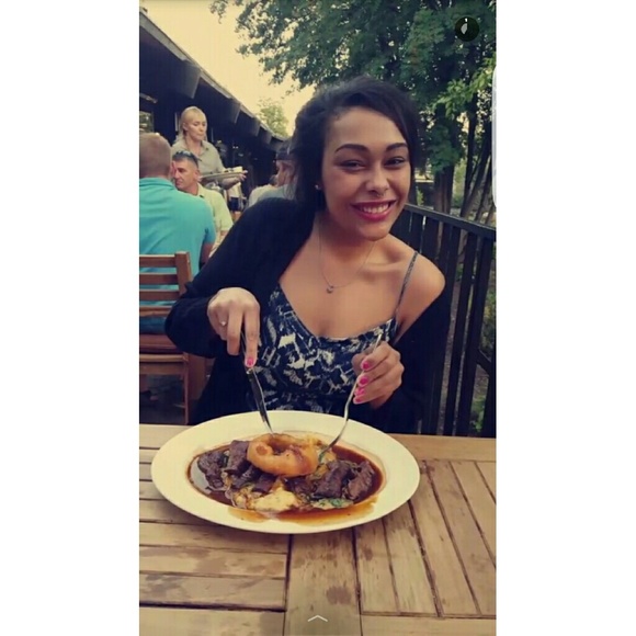 Meet your Posher, Hope - Picture 2 of 4